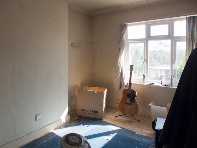 Ruangan yang berantakan - 7 kebiasaan yang membuat rumah cepat kotor