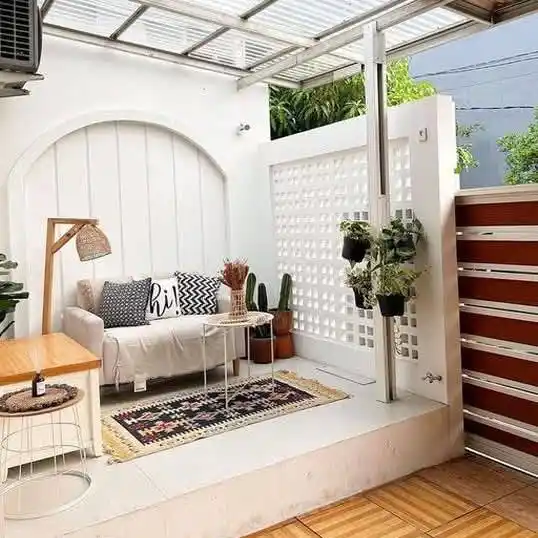 Ruang tamu gaya scandinavian - 6 Contoh ruang tamu di teras rumah