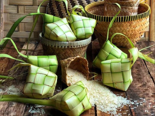 Cara Membuat Ketupat yang Pulen, Padat, dan Tidak Mudah Basi cara membuat ketupat