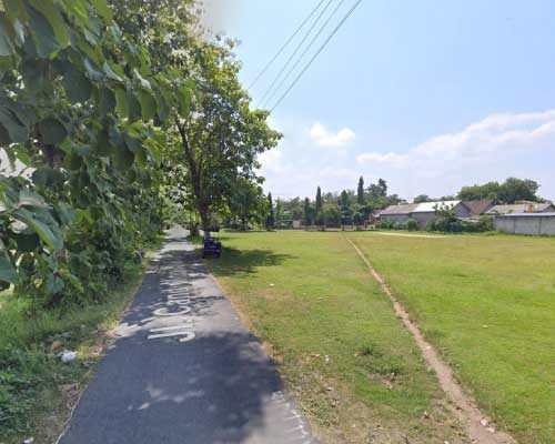 Lapangan desa Mirigambar